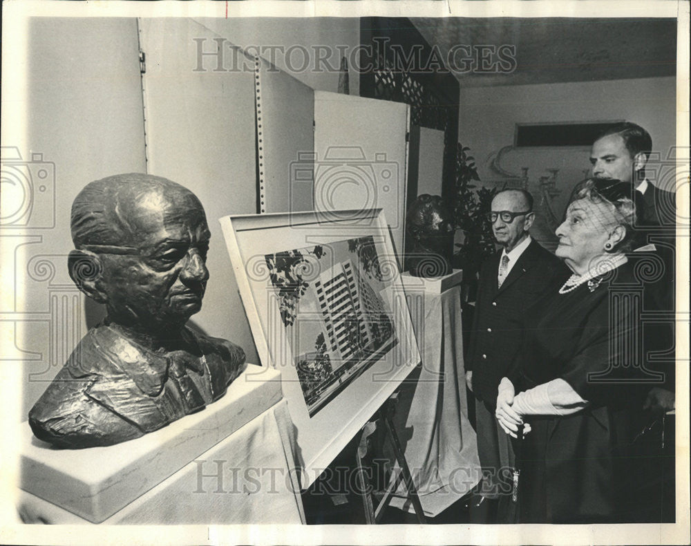 1966 Press Photo Harry Blum &amp; Wife Harold H. Hines Jr. Michael Reese Hospital - Historic Images