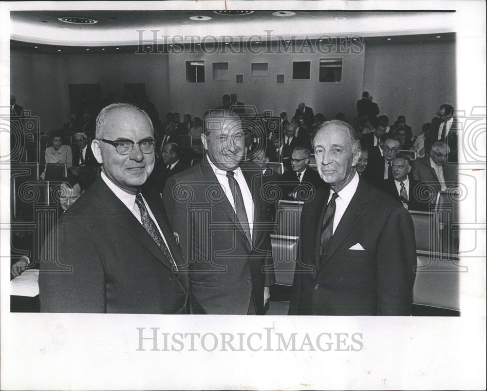 1969 Press Photo Carson Pierre Scott applause Nobert Armour Martin  Edward - Historic Images