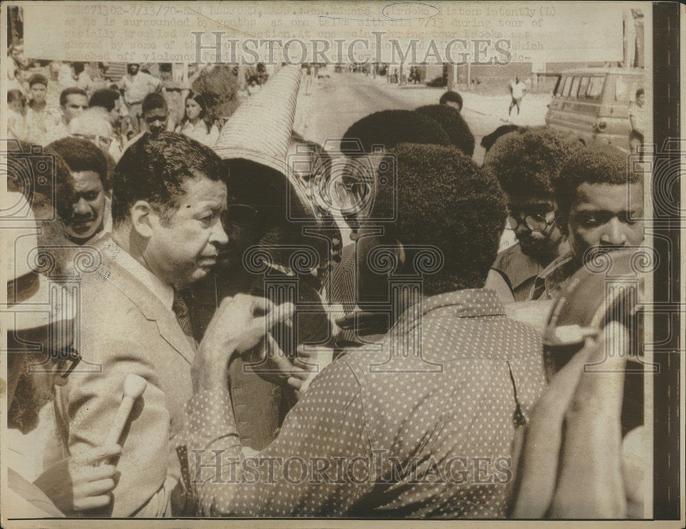 1970 Press Photo Senator Edward Brooklyn youth talk tour Home Snap - Historic Images