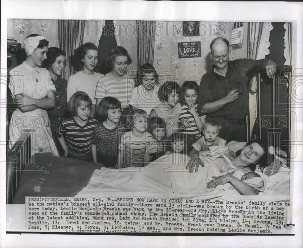 1954 Press Photo Brooks Family All-Girl Record Broken By Boy&#39;s Birth - Historic Images