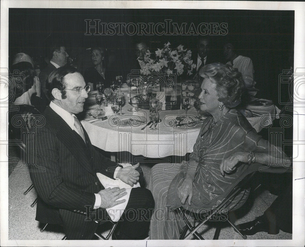 1976 Press Photo Joseph Brooks Chairman Lord Taylor Chicago place Snap - Historic Images