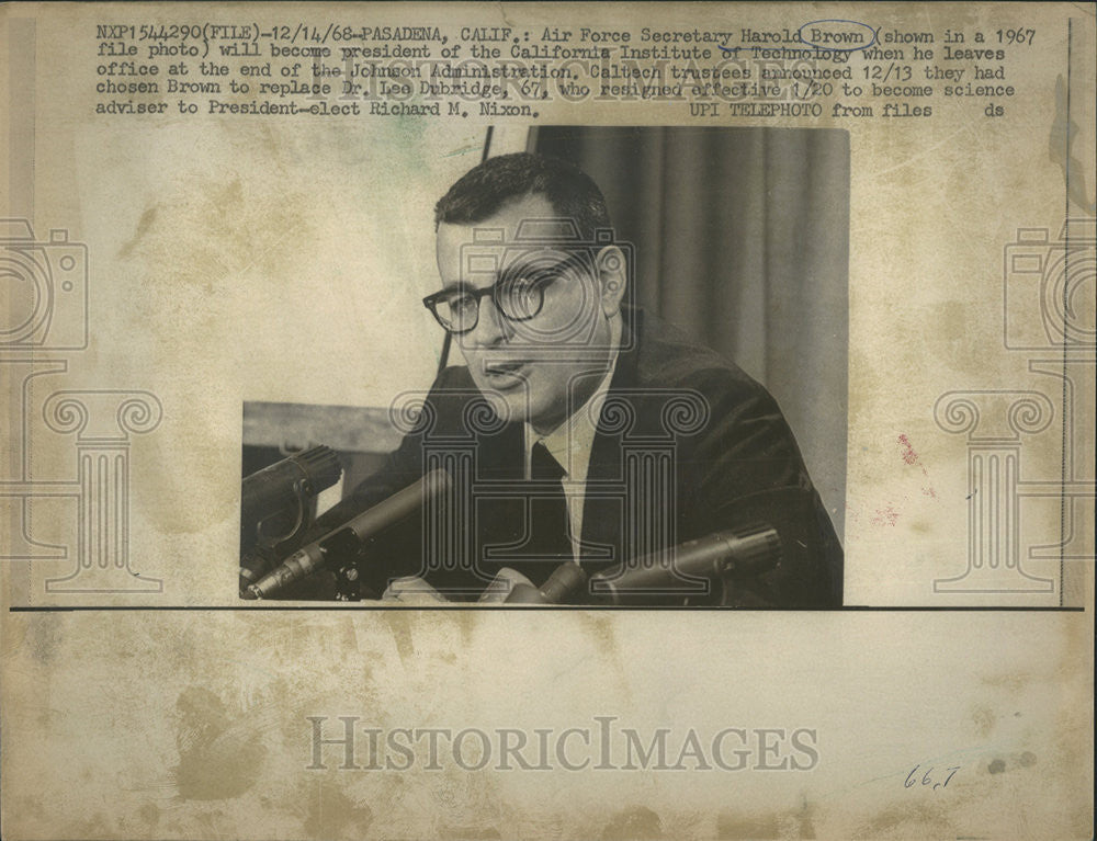 1968 Press Photo Air Force Secretary U.S. Harold Brown Cal Tech Johnson Admin - Historic Images