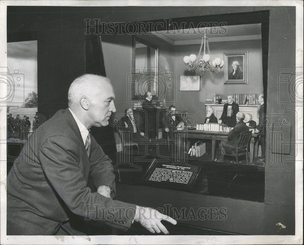 1952 Press Photo Angle studies Lincon reading the Emancipation Proclamation. - Historic Images