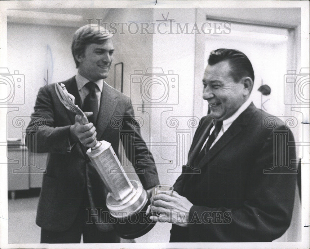 1969 Press Photo Chicago Sun-Times Newspaper Photographer 40th Anniversary Party - Historic Images