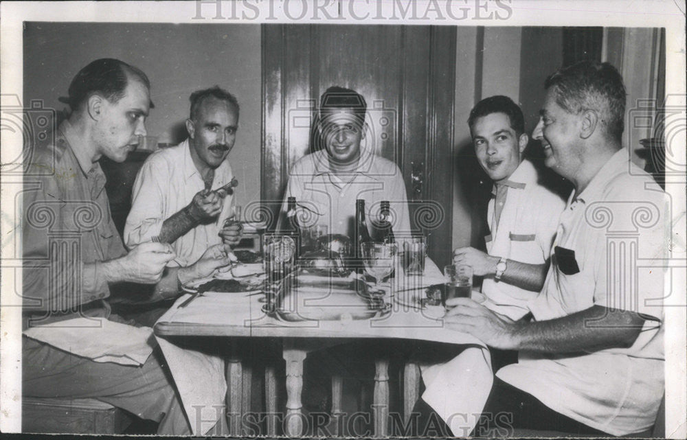 1954 Press Photo American Hong Kong Chinese Communist Gunboat Men Custody - Historic Images