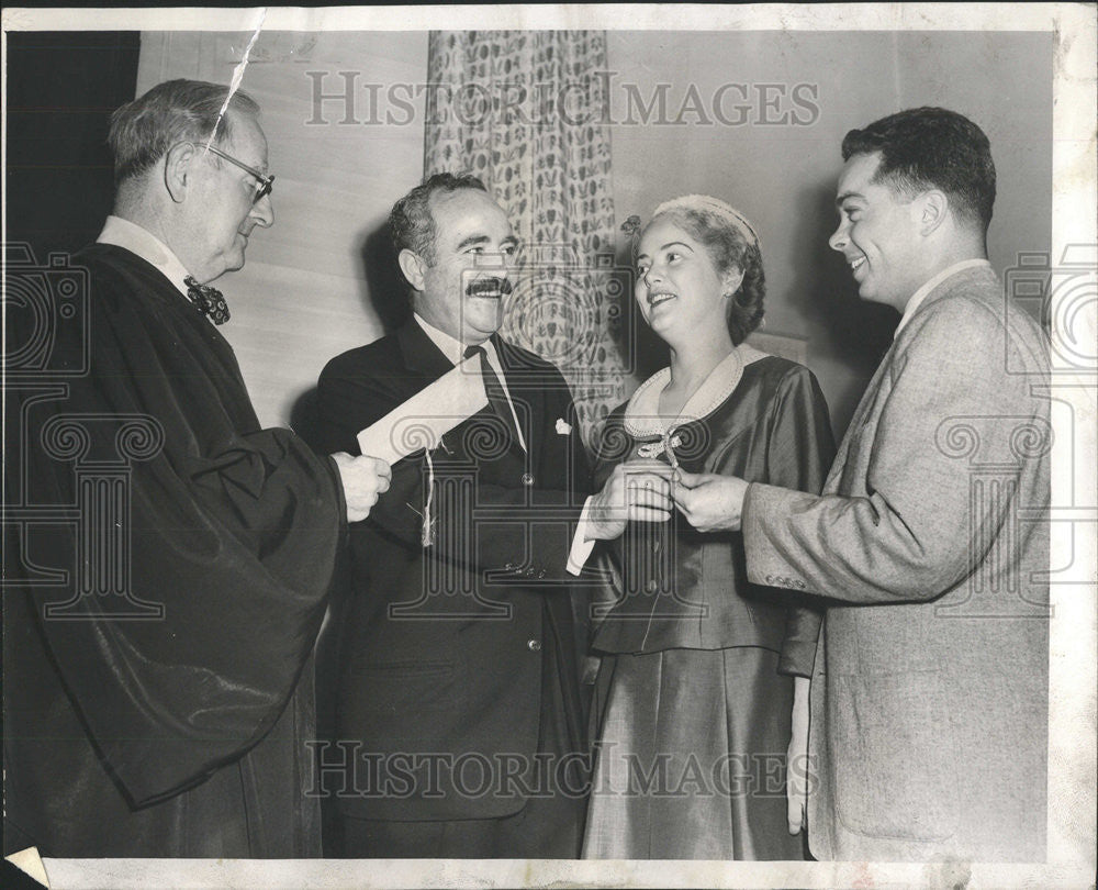 1955 Press Photo Richard Applegate Chinese Red Prisoner NBC Barbara Barrows - Historic Images