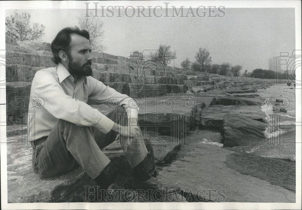 1976 Press Photo John Applegarth Freedom University Chicago Rocks - Historic Images