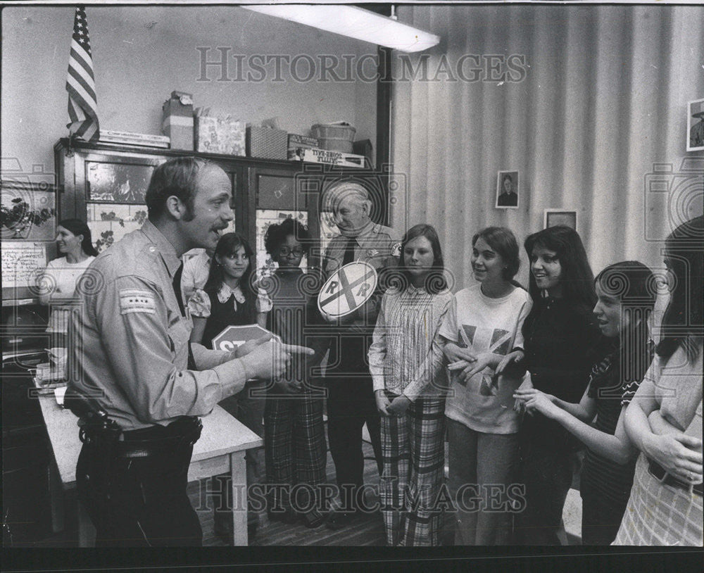 1974 Press Photo Policemen San Anthony Patrick McGoldrick Alexander Graham Bell - Historic Images