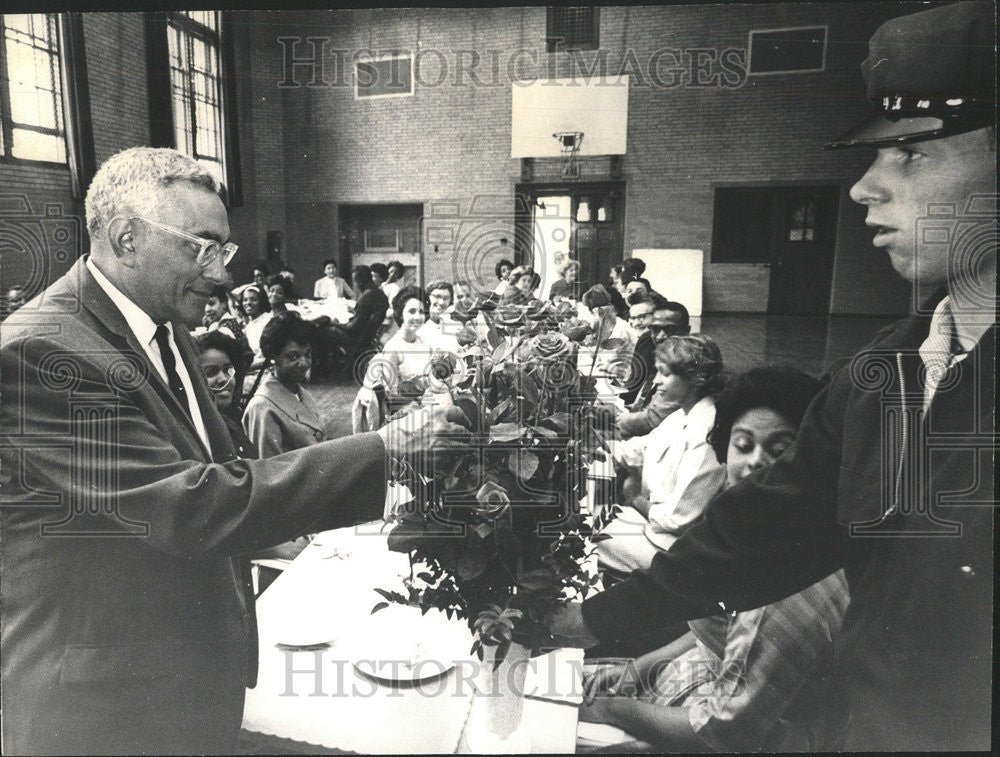 1965 Press Photo Flowers Principals James Madison Elementary School Constance - Historic Images