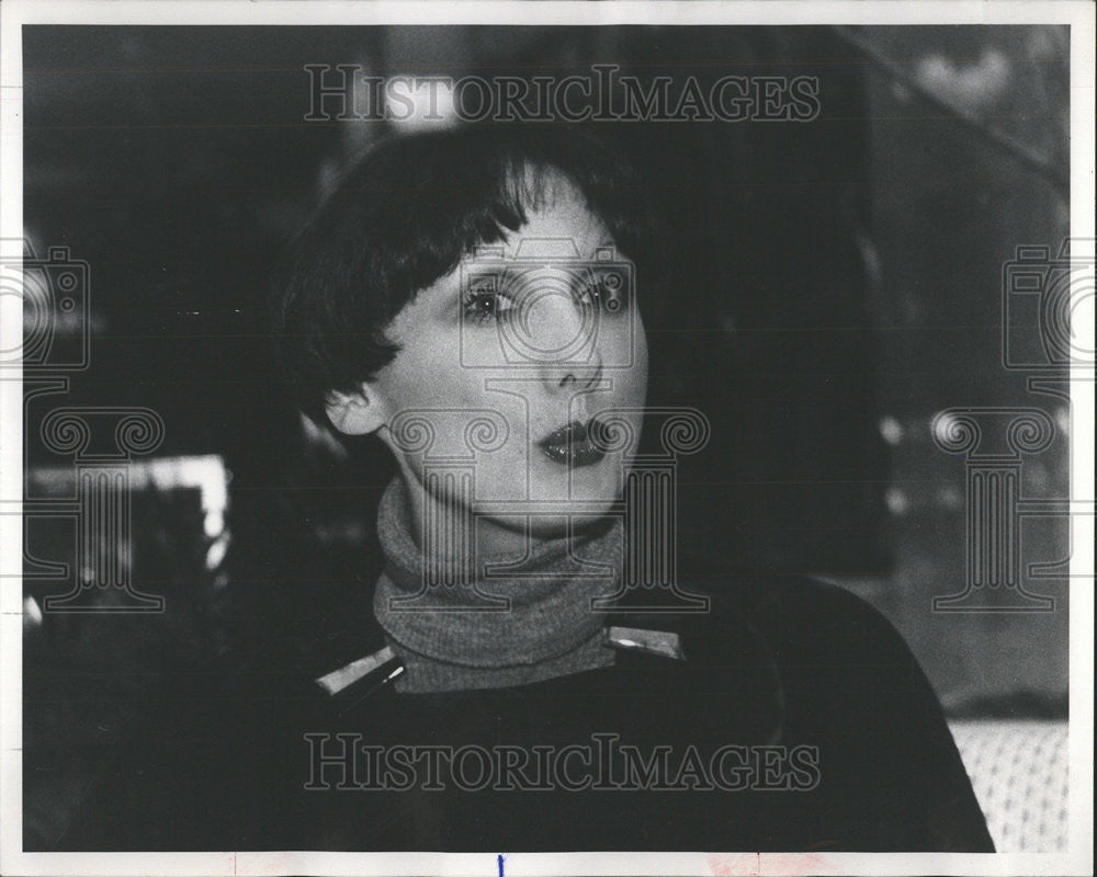 1976 Press Photo Model Jenny Chillcott Bess Winnakor Story Ritz Carlton Hotel - Historic Images