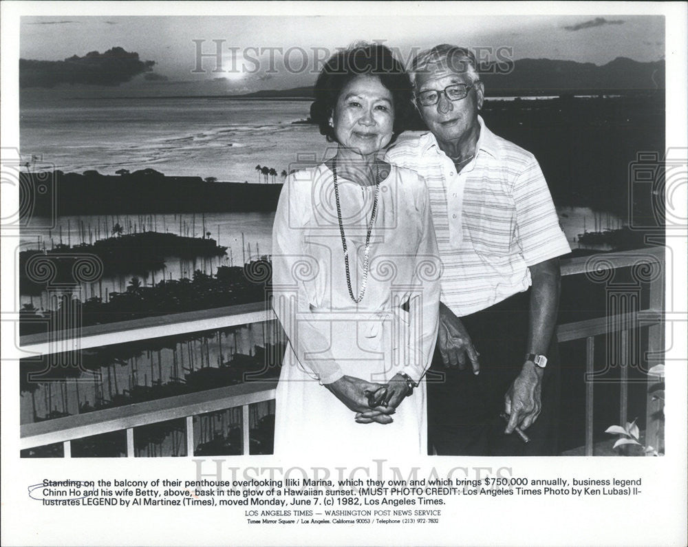 1982 Press Photo Business Legend Chinn Ho, Wife Betty - Historic Images