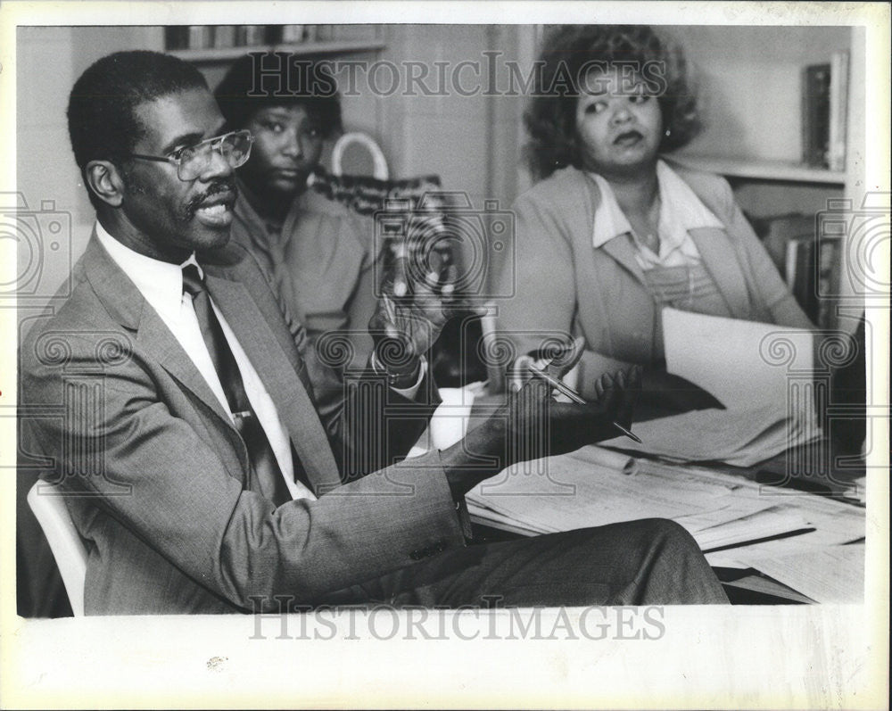 1986 Press Photo Rufus Brown Principal Banneker elementary school System paln - Historic Images