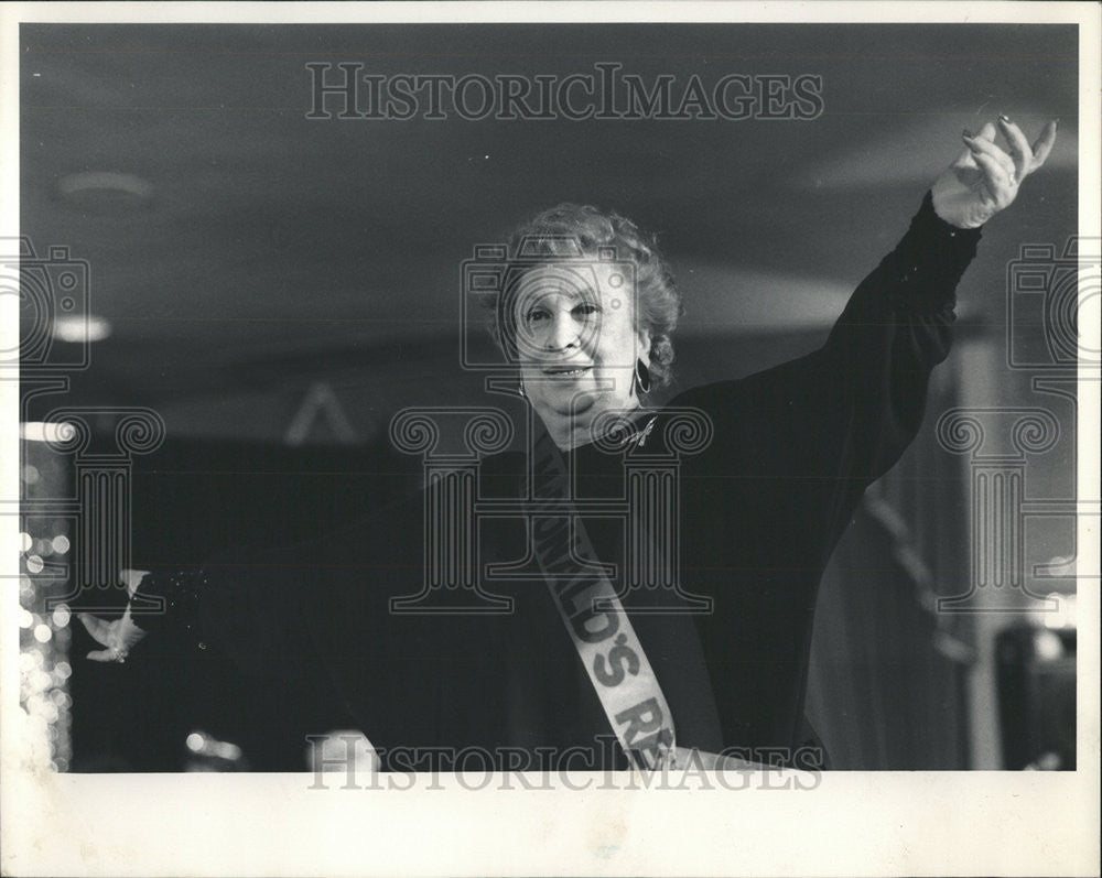 1987 Press Photo Bea Beyer Ms Illinois Senior Citizen Orrington Hotel Evasnton - Historic Images