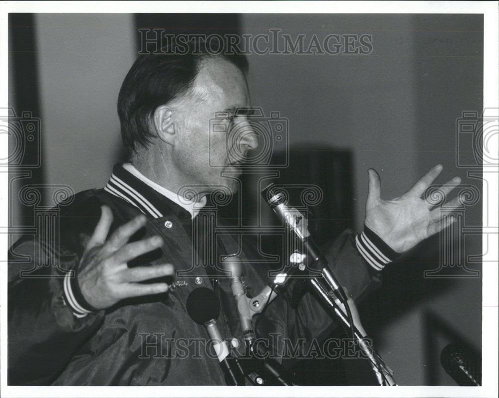 1992 Press Photo Jerry Brown, Campaigns at DuSable High School - Historic Images