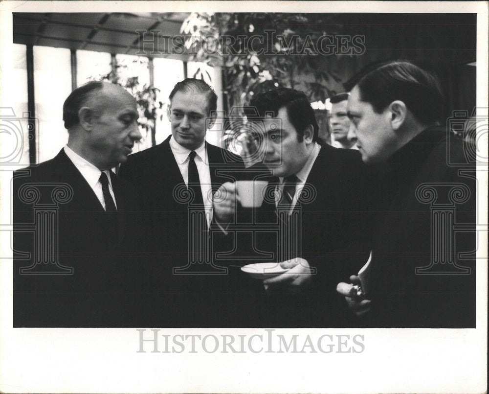 1969 Press Photo Jimmy Breslin, Writer, Campaigning With Senator Javits &amp; Others - Historic Images