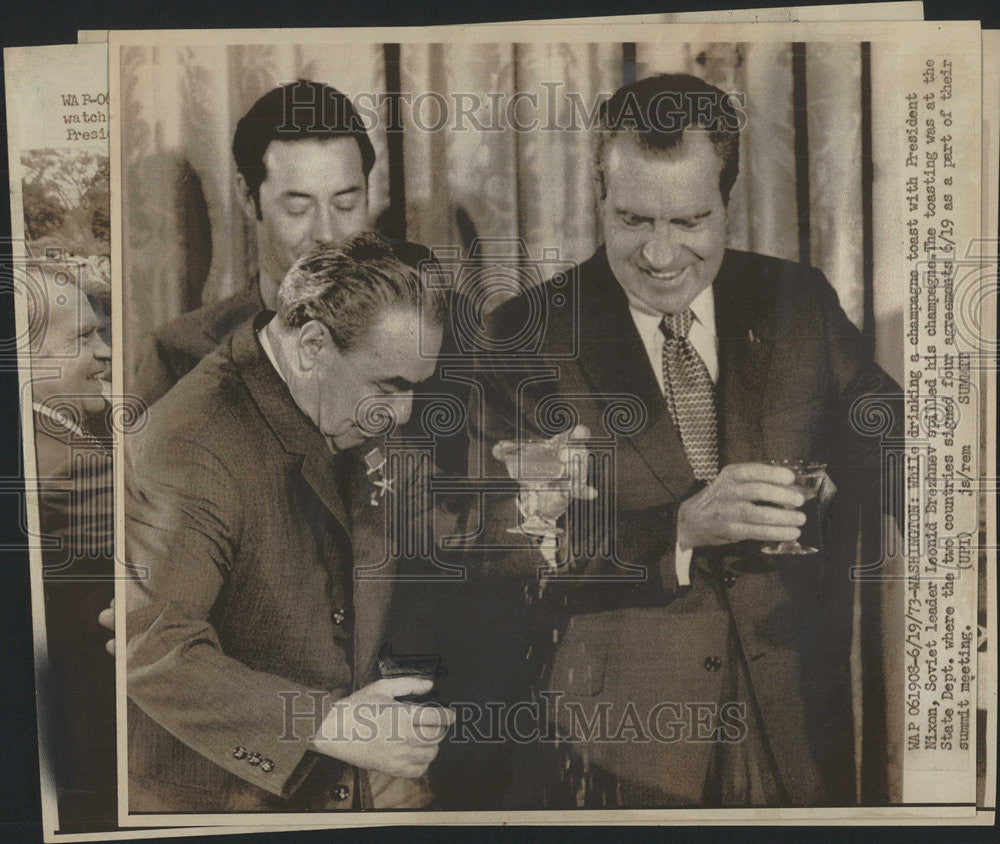 1973 Press Photo Brezhnev spills champagne during Summit toast - Historic Images