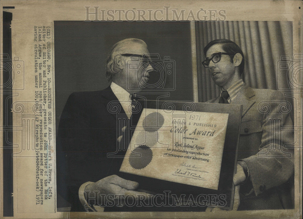 1971 Press Photo John Potter of the Rock Island Argus gets Color Award - Historic Images