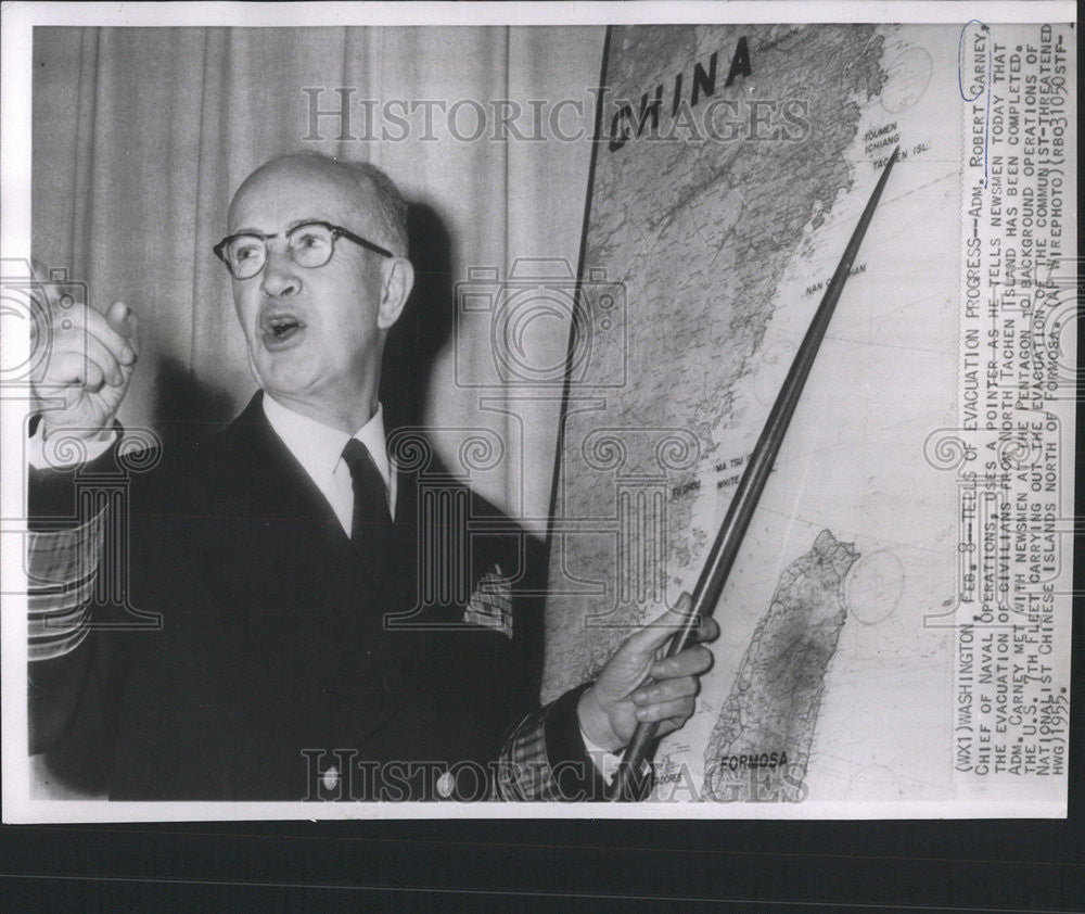 1955 Press Photo Naval Operations Adm Robert Carney - Historic Images