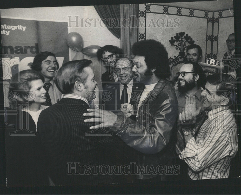 1972 Press Photo Cook County State Atty Bernard Carey And Wife - Historic Images