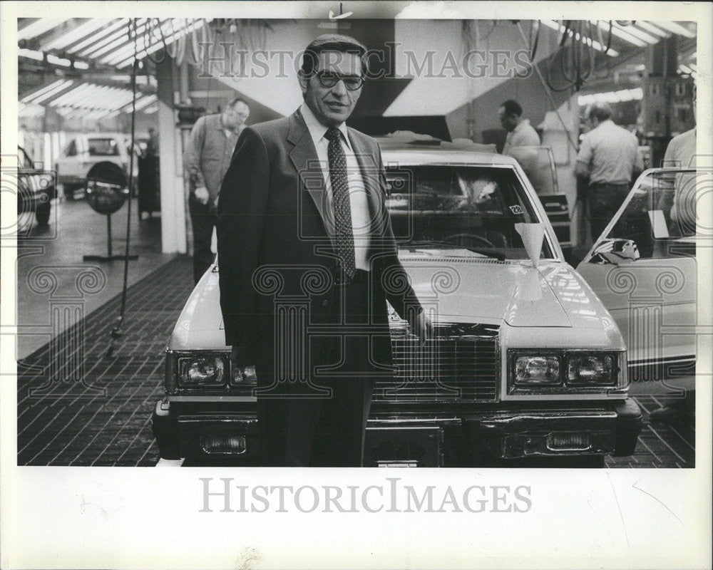 1982 Press Photo Ford Plant Manager Albert Coprara union chief Byran Cooper - Historic Images