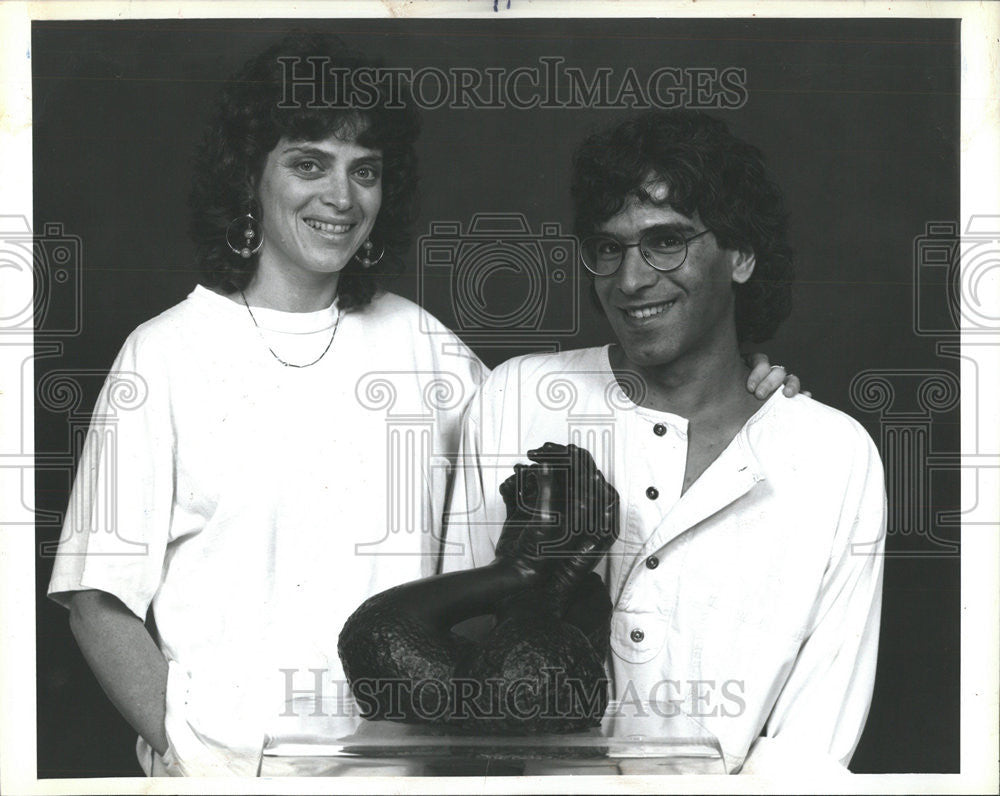 1989 Press Photo Omari Amrany Illinois Sculptor - Historic Images