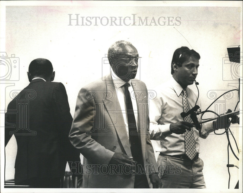 1989 Press Photo Charles Almo Chicago Interim School Superintendent - Historic Images