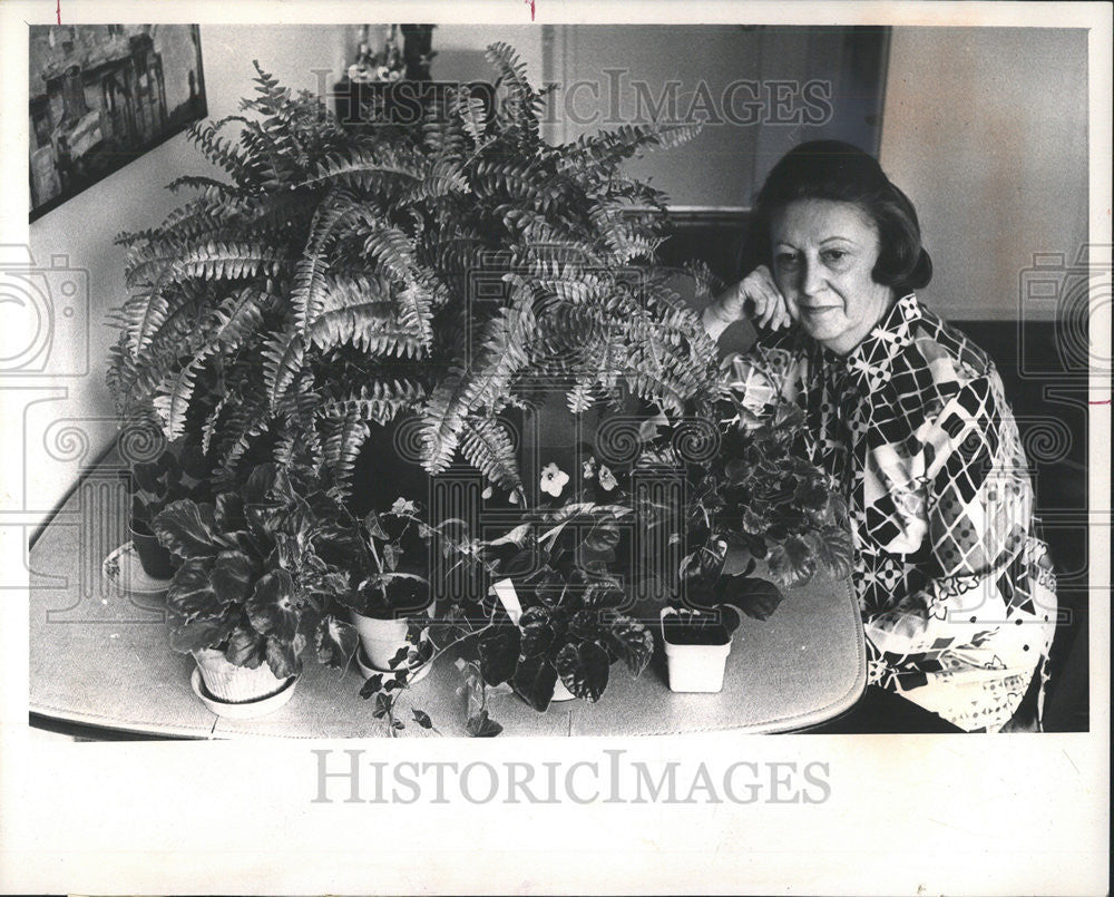 1972 Press Photo Rita Dukette Profile Hyde Park New York House Plants Domestic - Historic Images