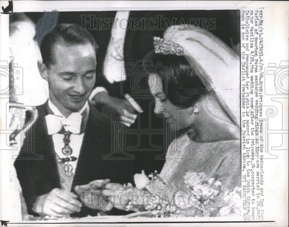 1964 Press Photo Don Hugo Carlos Exchange Wedding Rings As They Are Married - Historic Images