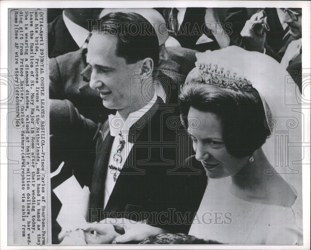 1964 Press Photo Carlos And Irene Walk Hand In Hand Leave Rome After Wedding - Historic Images