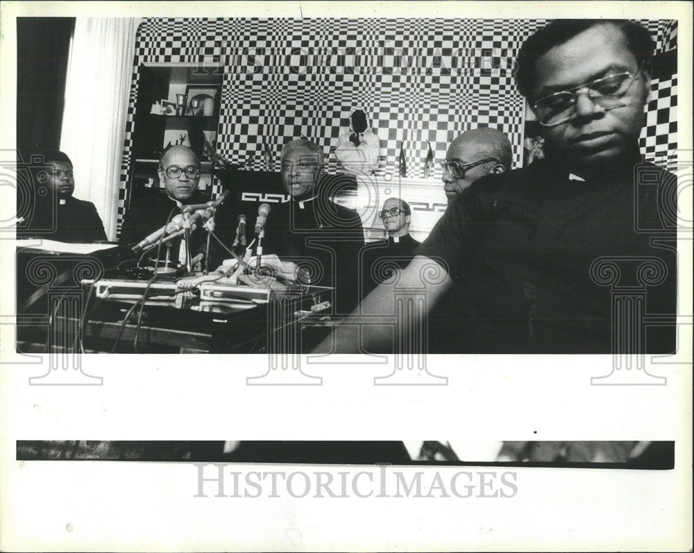 1981 Press Photo Roman Catholic Reverends George Clements Dominic Carmon Church - Historic Images