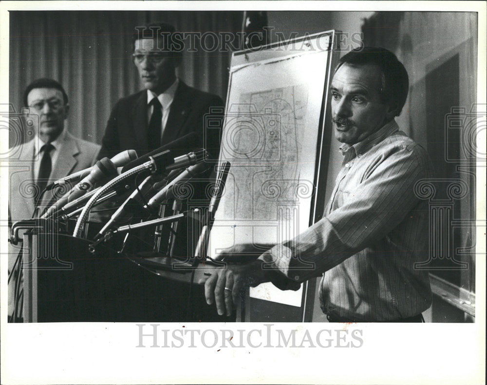 1986 Press Photo Anderson Guided Pilot Safely Into Palwaukee Airport In Wheeling - Historic Images