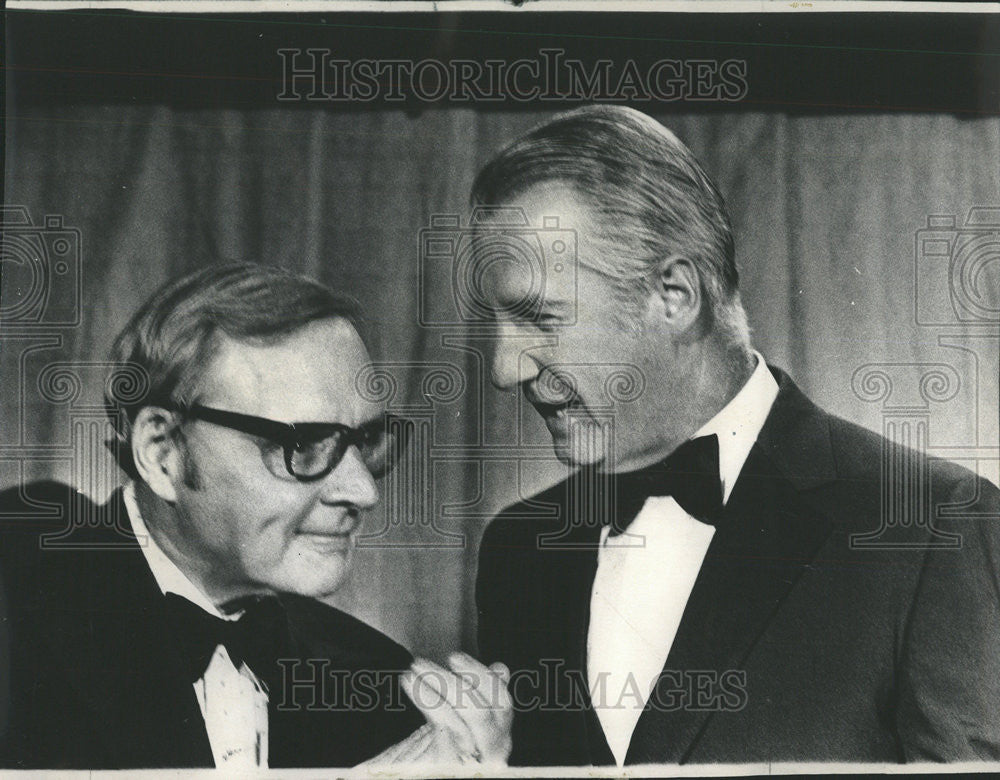 1972 Press Photo Oglivie Applauds As Agnew Is Introduced Night At Dinner -Hotel - Historic Images