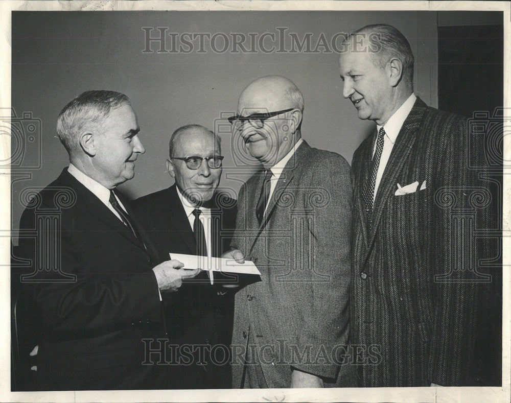 1964 Press Photo Don Anderson Chicago Daily News Superintendent Retirement - Historic Images