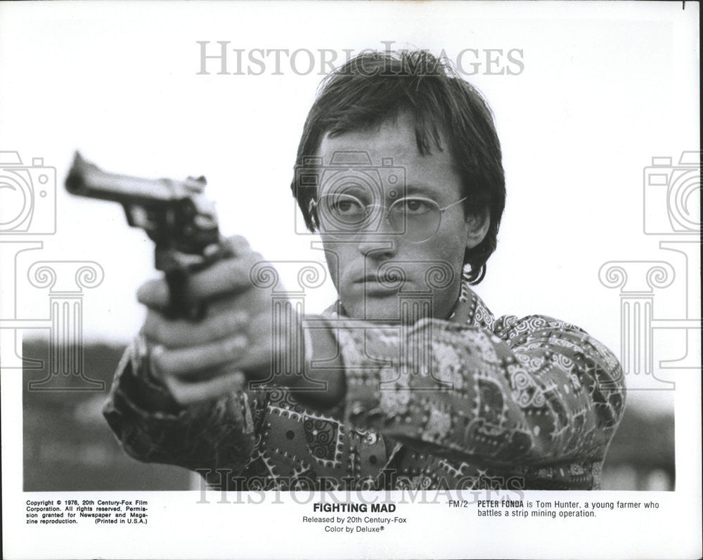 1976 Press Photo Peter Fonda Tom Hunter Fighting Mad Actor - Historic Images