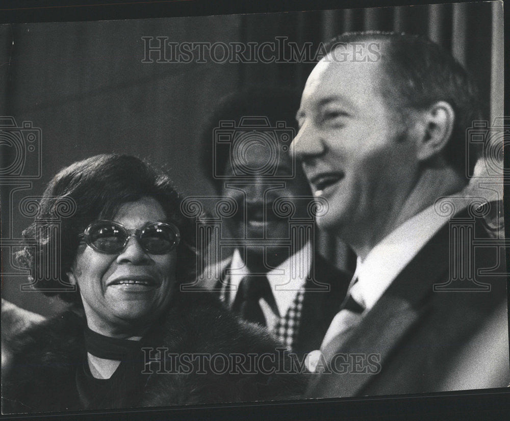 1977 Press Photo Ella Pitzgerald Mayor Bilandic - Historic Images