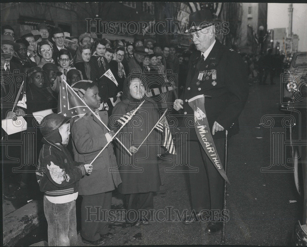 1951 Press Photo W.G. Andrews Veteran Spanish-American War MacArthur Parade - Historic Images