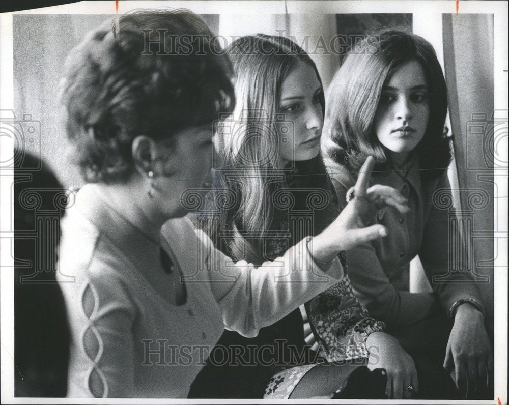 1972 Press Photo Margarette Gorski Debby Connolly  Ellen Dudenhausen - Historic Images