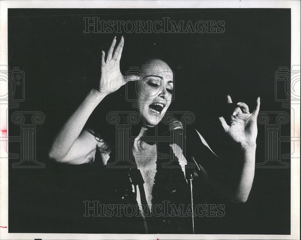 1972 Press Photo Arlene Fontanna Singer Actress - Historic Images