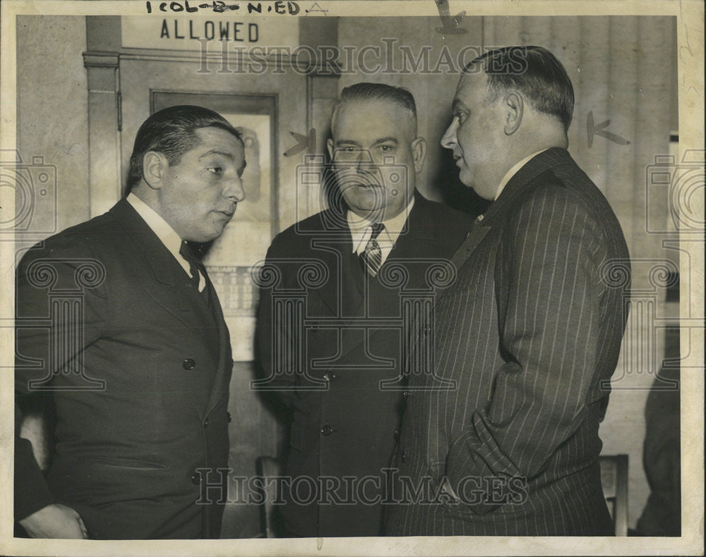 1939 Press Photo Wardens Figure Raymond Scott McKinley - Historic Images