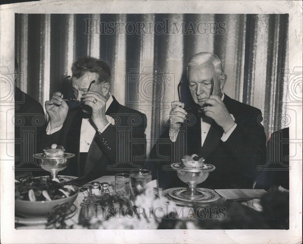 1953 Press Photo Daley Baseball Player  Dirksen Kennelly Act In Unison At Dinner - Historic Images