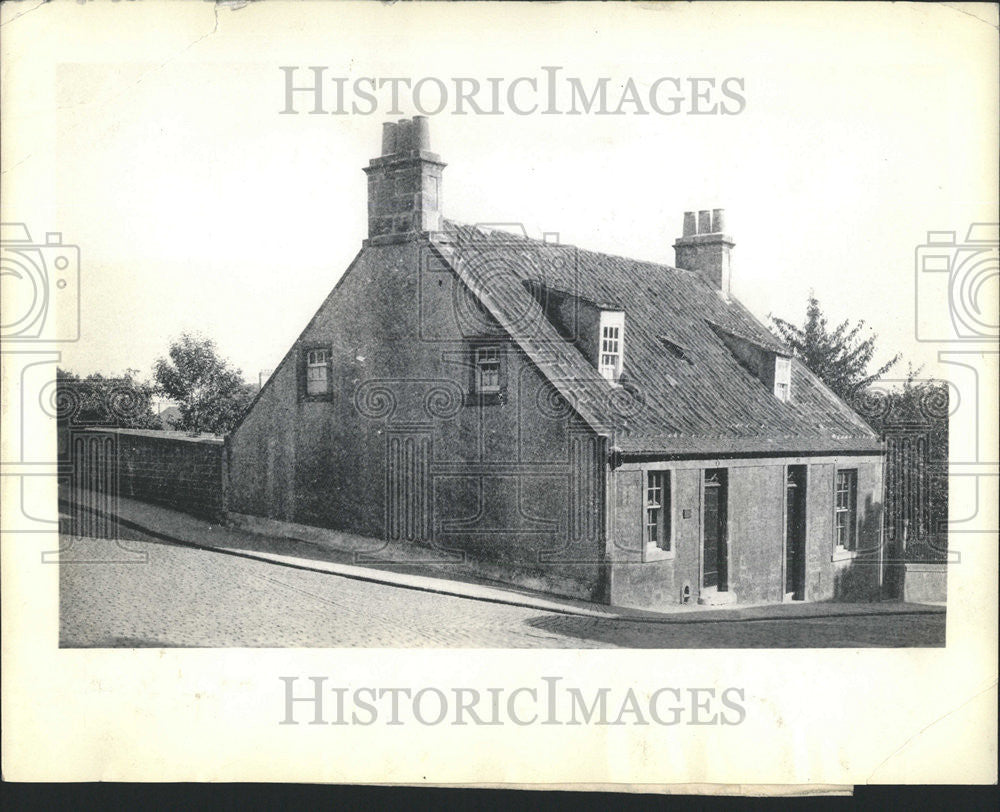 1935 Press Photo Weavers Cottage In Dunfermline Where Andrew Carnegie Was Born - Historic Images