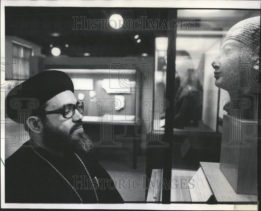 1975 Press Photo Bishop Athanasies Chicago Art Institute - Historic Images