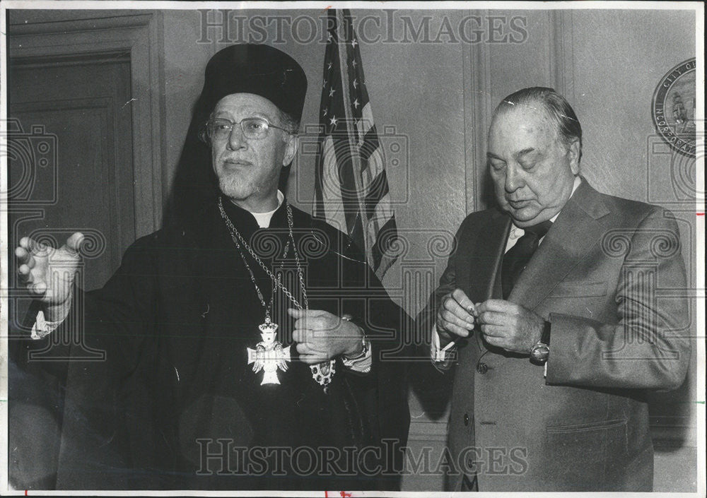 1976 Press Photo Chicago Mayor meets the Most Reverend Athenagoras Archbishop - Historic Images