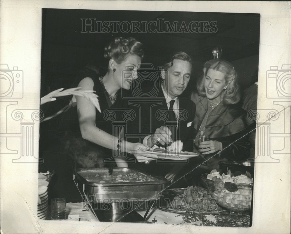 1946 Press Photo Mervyn LeRoy, Connie Moore & Anita Louise - Historic Images
