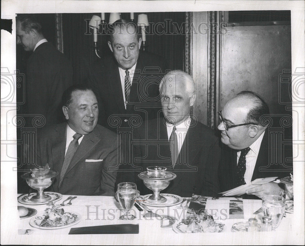 1957 Press Photo Leaders at fund-raising dinner Roosevelt University - Historic Images