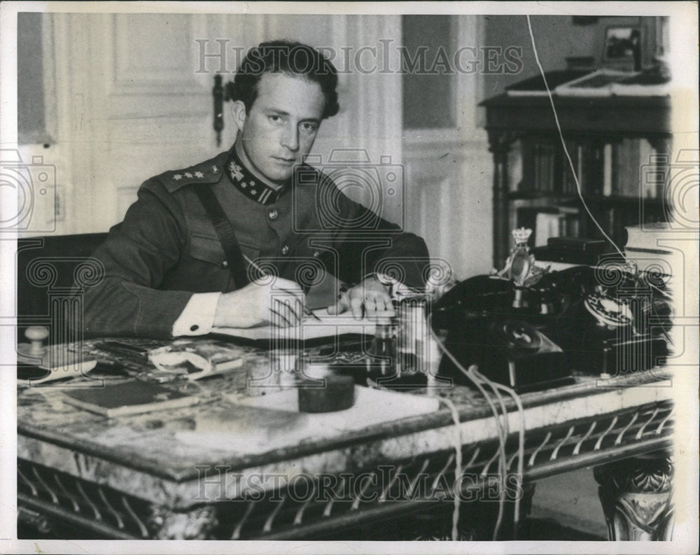 1950 Press Photo King Leopold At His Desk Shortly After His Father&#39;s Death - Historic Images