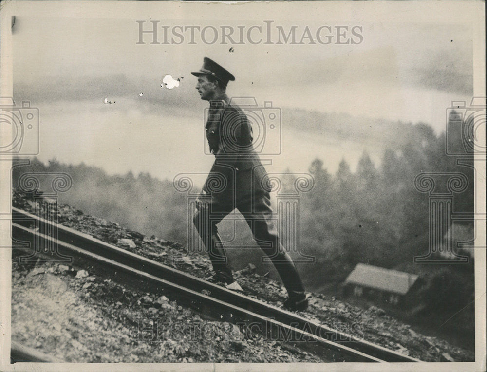 1936 Press Photo King Leopold On His Way To View His Troops - Historic Images