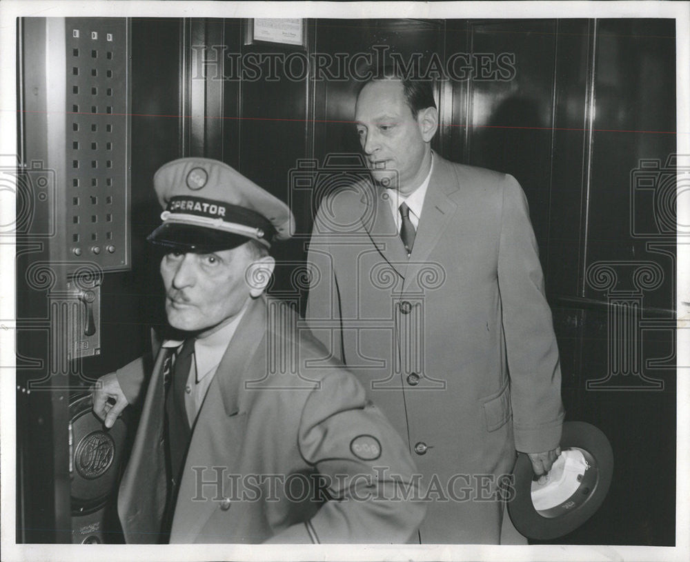 1958 Press Photo After Dinner, Nathan Leopold Keeps Doctor&#39;s Appointment - Historic Images