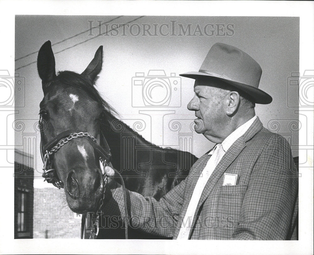 1970 Press Photo William H. Bishop Flame Burgoo - Historic Images