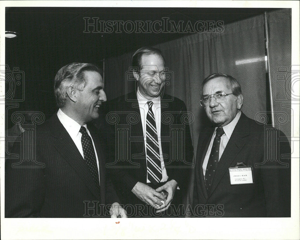 1982 Press Photo Creed Black Of Herald &amp; Leader With Former VP Walter Mondale - Historic Images